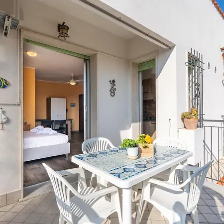 - Terrazza Vivibile A 5 Minuti Dalle Spiagge Apartment