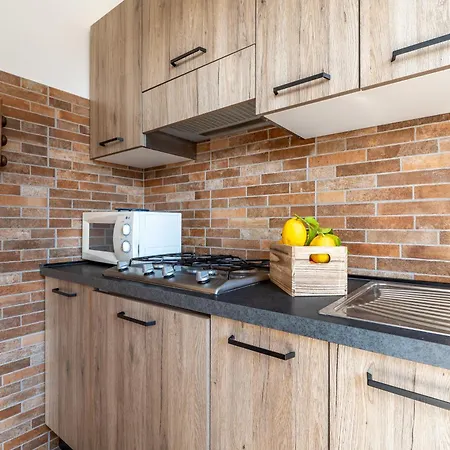 - Terrazza Vivibile A 5 Minuti Dalle Spiagge Apartmán